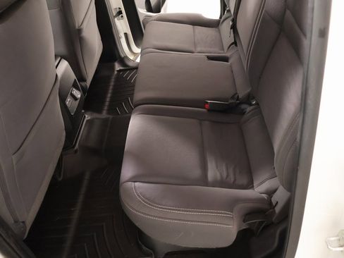 Used 2022 Nissan Frontier SV image 12