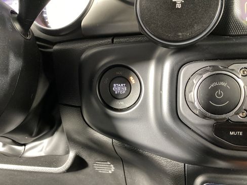 Used 2022 Jeep Wrangler Unlimited Sport image 27