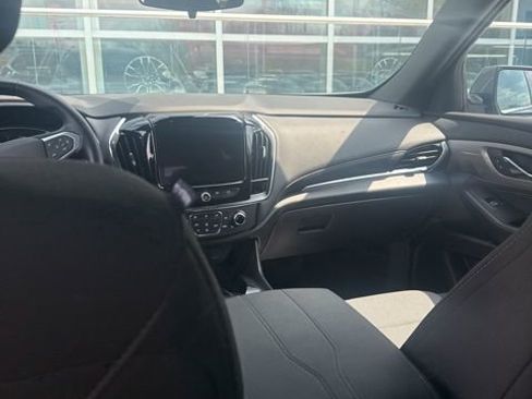 Used 2023 Chevrolet Traverse LT image 7