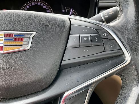 Used 2018 Cadillac XT5 FWD image 25