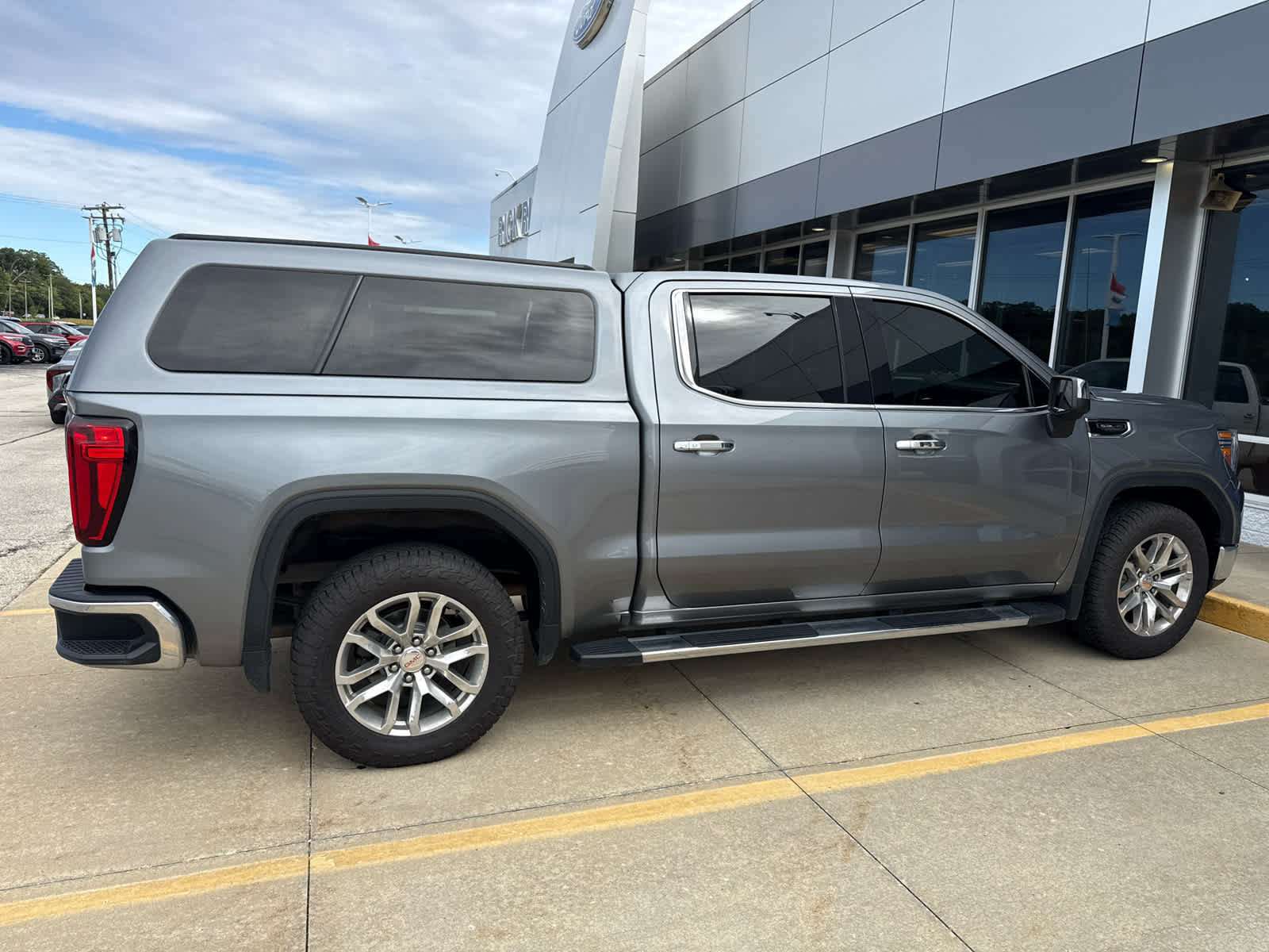 Used 2022 GMC Sierra 1500 SLT w/ SLT Premium Plus Package AWD/4WD image 5