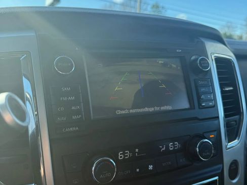 Used 2017 Nissan Titan SV image 38