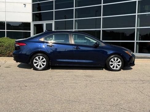 Used 2024 Toyota Corolla LE FWD image 2