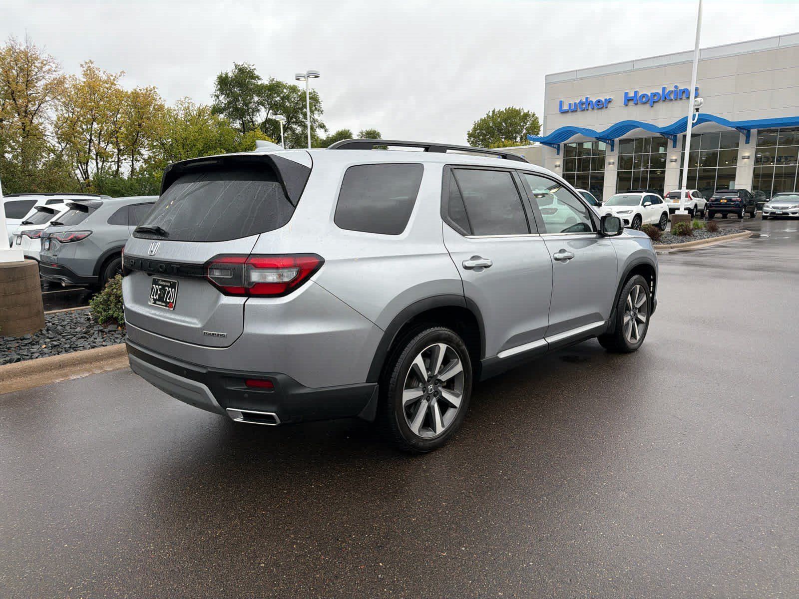 Used 2024 Honda Pilot Touring image 5