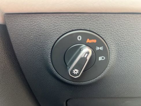 New 2025 Volkswagen Taos SE image 18