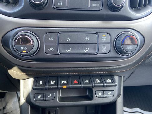 Used 2022 GMC Canyon AT4 image 32