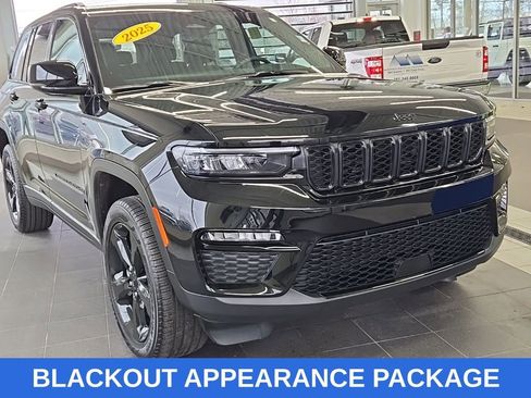 Used 2025 Jeep Grand Cherokee Limited w/ Black Appearance Package AWD/4WD image 2