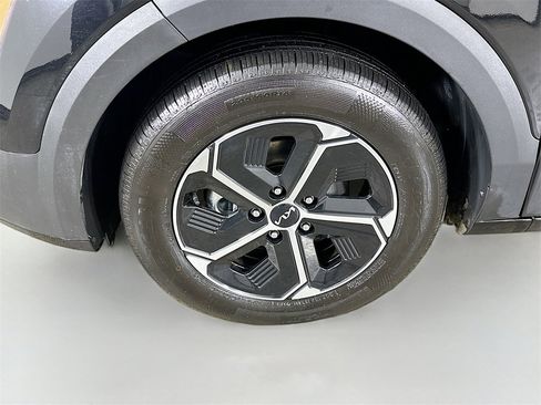 Certified 2025 Kia Niro EX image 11