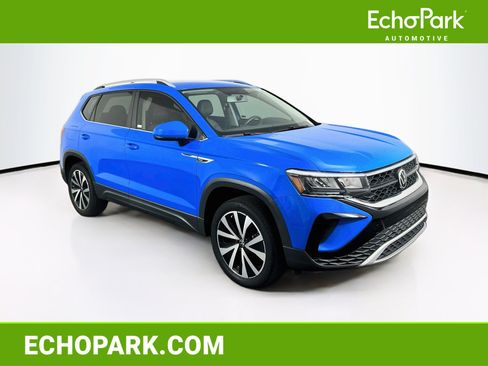 Used 2022 Volkswagen Taos SE FWD image 1
