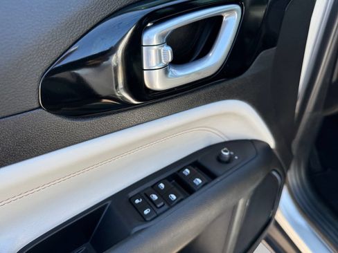 Used 2025 Jeep Compass Limited AWD/4WD image 19