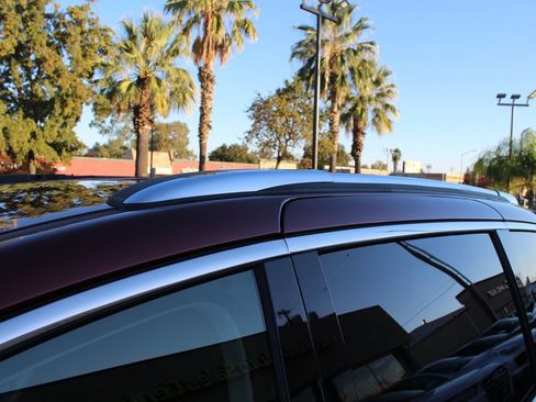 Used 2017 Chrysler Pacifica Platinum image 14