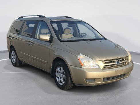 Used 2009 Kia Sedona LX image 3