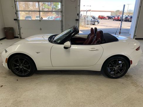 Used 2020 MAZDA MX-5 Miata Grand Touring image 13