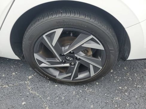 Certified 2025 Hyundai Elantra SEL FWD image 28