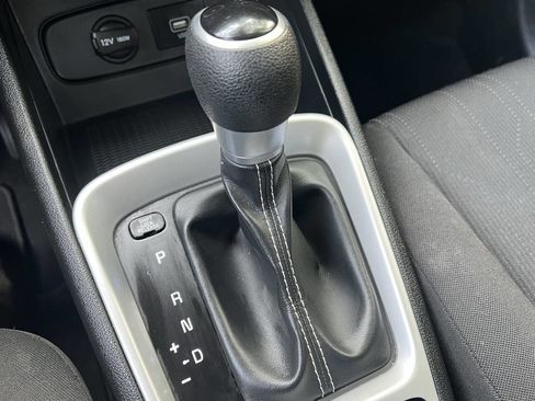 Used 2020 Hyundai Venue SE FWD image 30