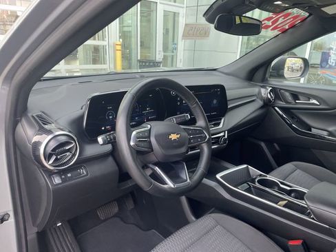 Used 2025 Chevrolet Equinox LT FWD image 18