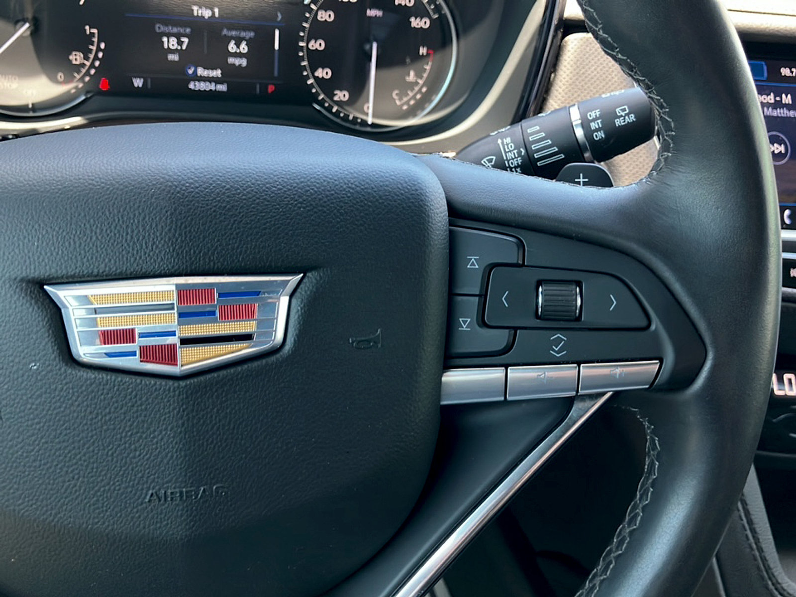 Used 2023 Cadillac XT6 Luxury w/ LPO, Floor Liner Package FWD image 29