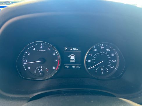 Used 2018 Hyundai Elantra GT image 11