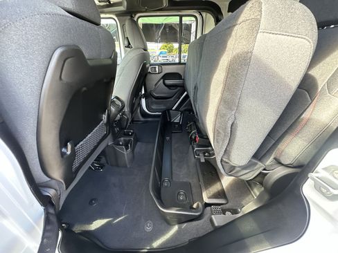 Used 2025 Jeep Gladiator Rubicon w/ Safety Group AWD/4WD image 27