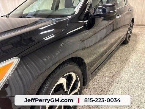 Used 2017 Honda Accord EX-L image 10