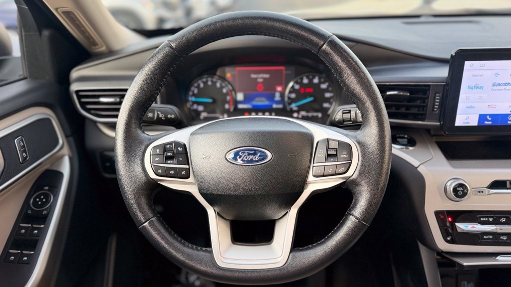 Used 2023 Ford Explorer XLT w/ Equipment Group 202A AWD/4WD image 13
