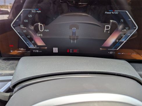 Used 2023 BMW X7 xDrive40i w/ M Sport Package image 11