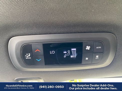 Used 2026 Chrysler Pacifica Limited FWD image 22