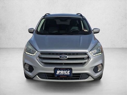 Used 2017 Ford Escape SE w/ Equipment Group 201A image 2