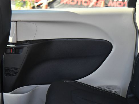 Used 2023 Chrysler Voyager LX FWD image 34
