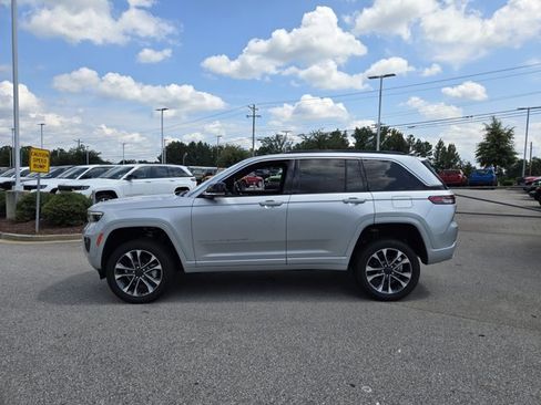 New 2025 Jeep Grand Cherokee Overland AWD/4WD image 9