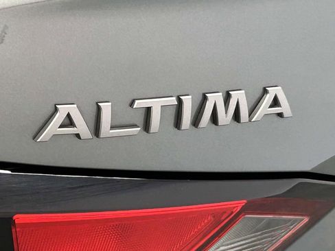 Used 2025 Nissan Altima 2.5 SV FWD image 10