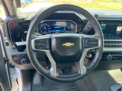 Used 2025 Chevrolet Silverado 2500 LT w/ Convenience Package AWD/4WD image 13
