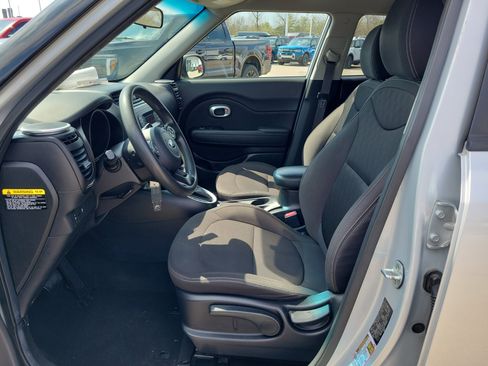 Used 2016 Kia Soul image 16