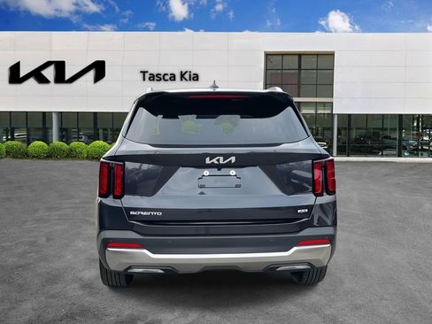 Used 2025 Kia Sorento S image 5