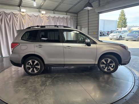 Used 2017 Subaru Forester 2.5i Premium image 4