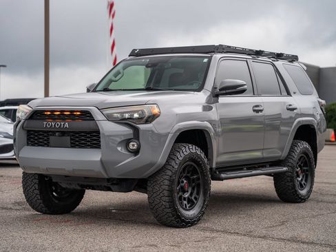 Used 2022 Toyota 4Runner SR5 Premium w/ Moonroof Package AWD/4WD image 3