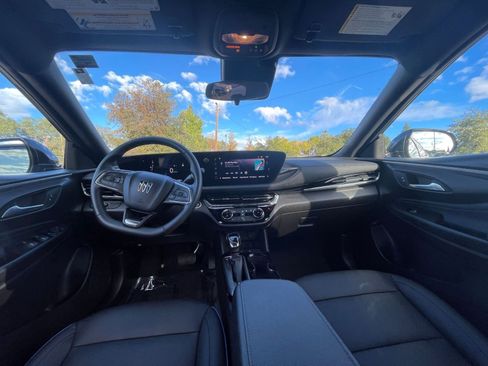 Used 2025 Buick Envista Sport Touring image 31