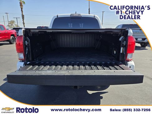 Used 2017 Toyota Tacoma TRD Sport RWD image 14