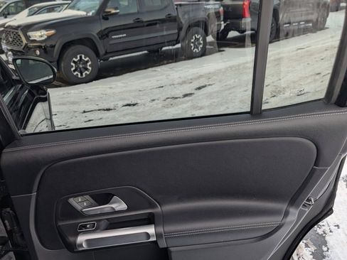 Used 2022 Mercedes-Benz GLB 250 4MATIC image 18