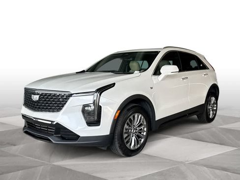 Used 2024 Cadillac XT4 Premium Luxury w/ LPO, Floor Liner Package FWD image 4