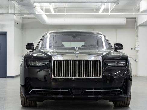 Used 2025 Rolls-Royce Ghost image 7