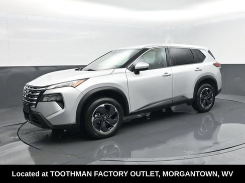 Used 2024 Nissan Rogue SV AWD/4WD image 2