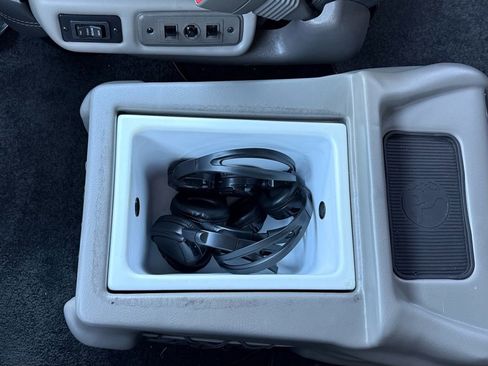 Used 2023 Chevrolet Express 2500 image 43