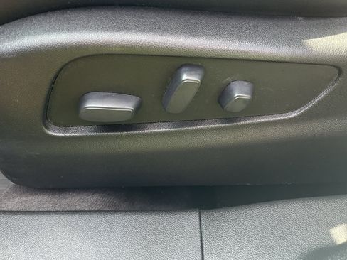 Used 2020 Cadillac XT4 Premium Luxury w/ Cold Weather Package AWD/4WD image 15