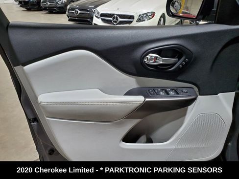 Used 2020 Jeep Cherokee Limited w/ Luxury Group FWD image 8