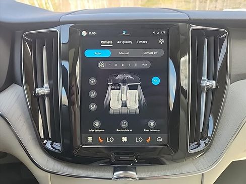 Certified 2025 Volvo XC60 B5 Plus AWD/4WD image 22