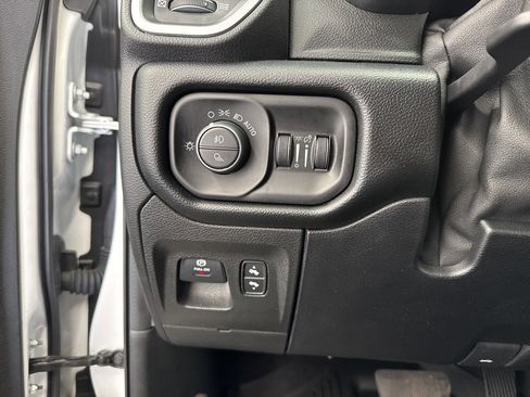 Used 2020 RAM 1500 Laramie image 30