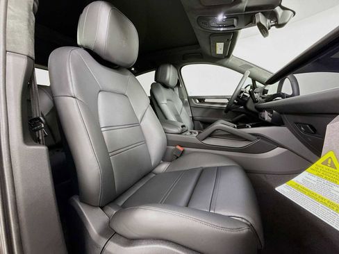 New 2025 Porsche Cayenne Turbo image 30