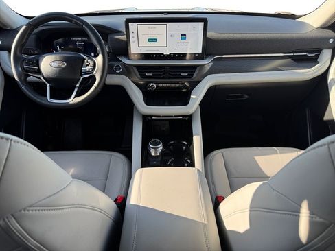 Used 2025 Ford Explorer Platinum w/ Ultimate Package image 10