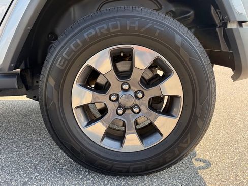 Used 2018 Jeep Wrangler Unlimited Sahara w/ LED Lighting Group AWD/4WD image 24